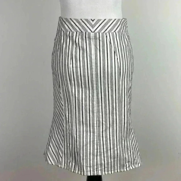 Express skirt size 1/2 black white striped pencil - Picture 4 of 9